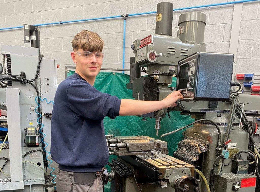 Machine Maker Apprentice A Day in the Life of an Apprentice in Advanced Manufacturing - North ...